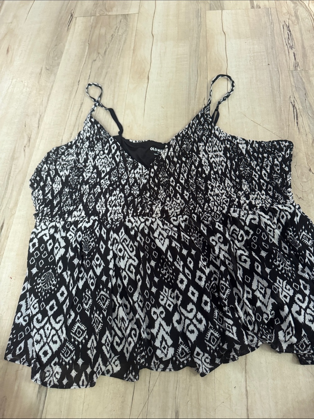 Old Navy Black & White Printed Smocked Cami